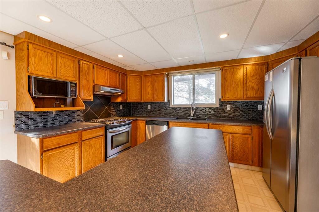









320


Collinge

Road,
Hinton,




AB
T7V1L2

