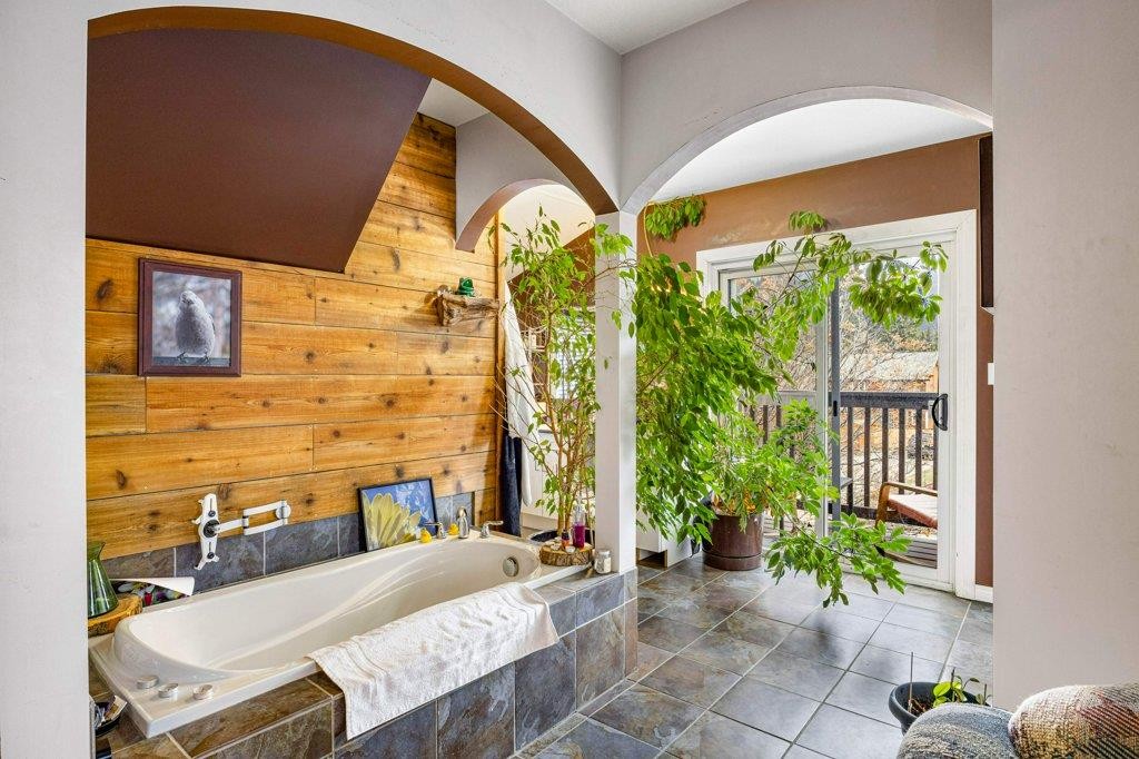 









412


Cougar

Street,
Banff,




AB
T1L1A1

