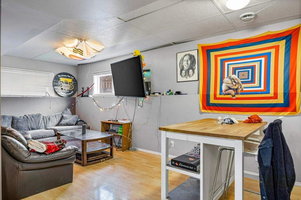 









412


Cougar

Street,
Banff,




AB
T1L1A1

