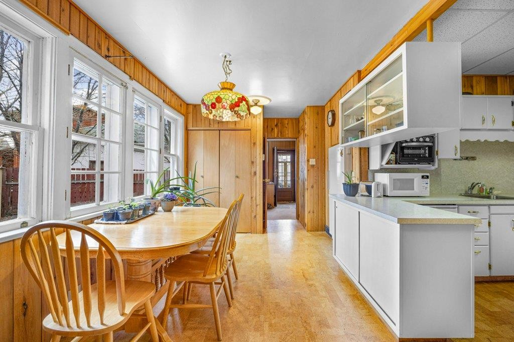 









412


Cougar

Street,
Banff,




AB
T1L1A1

