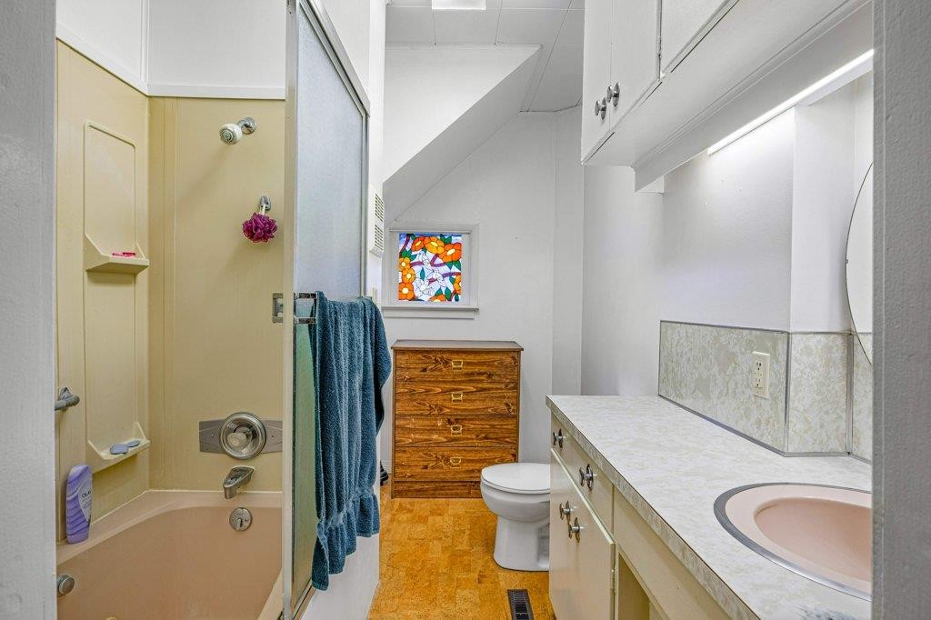 









412


Cougar

Street,
Banff,




AB
T1L1A1

