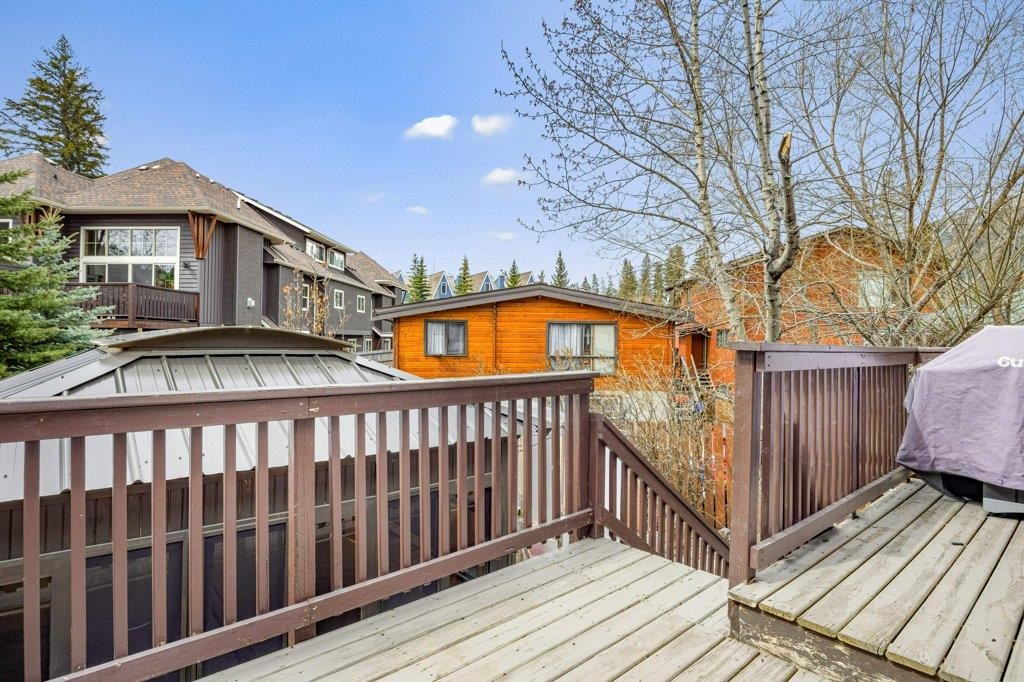 









412


Cougar

Street,
Banff,




AB
T1L1A1

