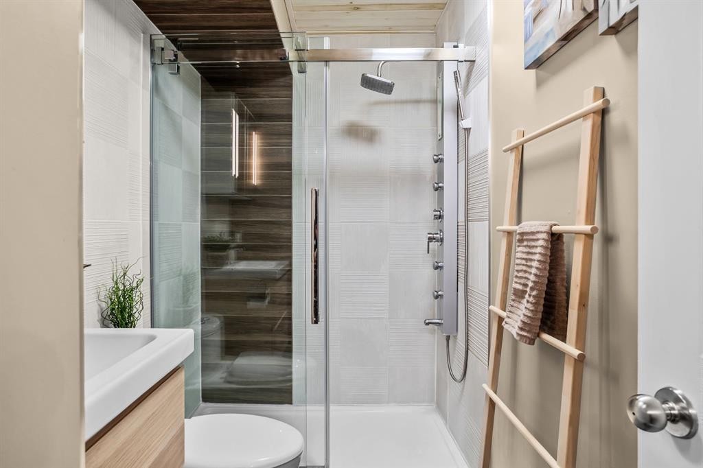 









504


Banff

Avenue West, 9,
Banff,




AB
T1L 1E7

