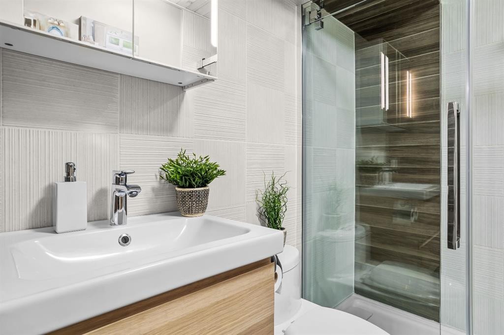 









504


Banff

Avenue West, 9,
Banff,




AB
T1L 1E7

