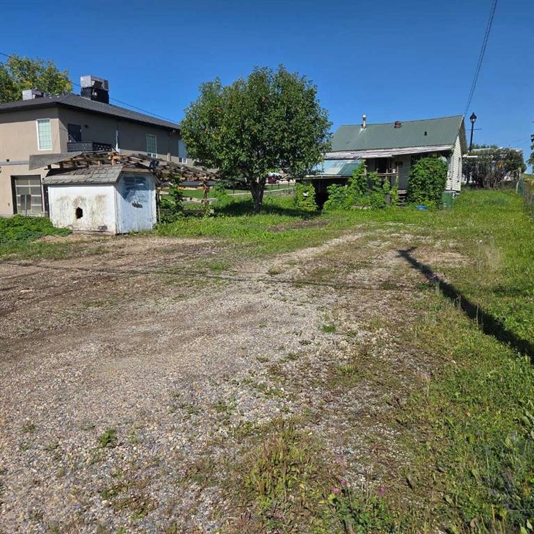 









4901


4 Avenue

,
Edson,




AB
T7E 1C6

