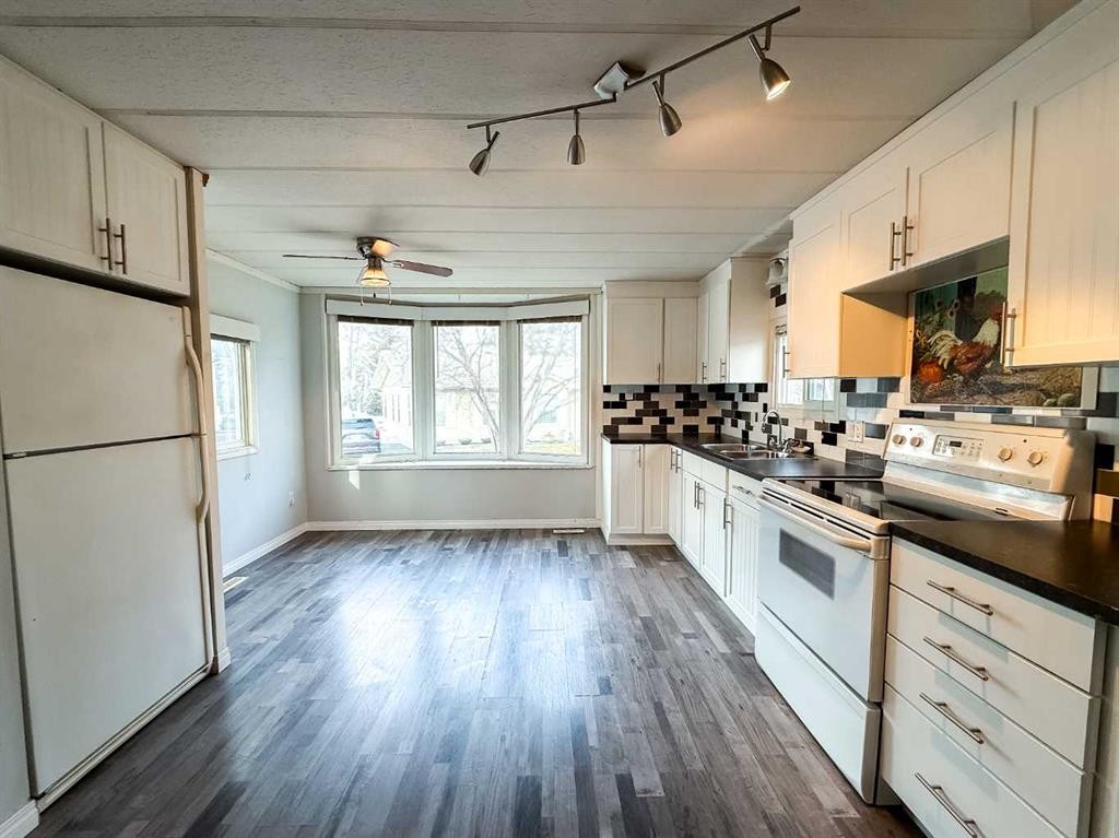 









700


Carmichael

Lane, 417,
Hinton,




AB
T7V 1S9

