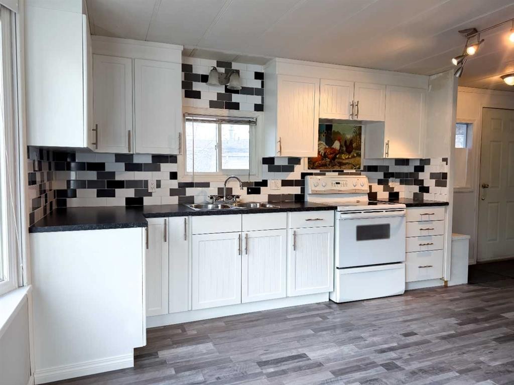 









700


Carmichael

Lane, 417,
Hinton,




AB
T7V 1S9

