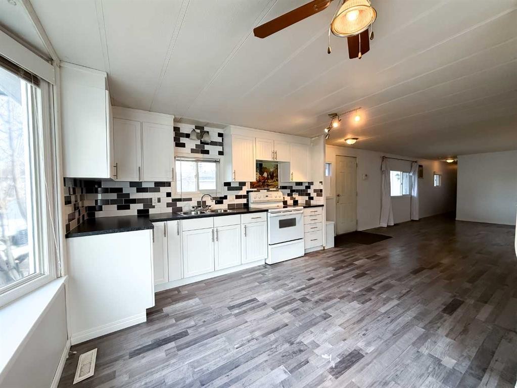 









700


Carmichael

Lane, 417,
Hinton,




AB
T7V 1S9

