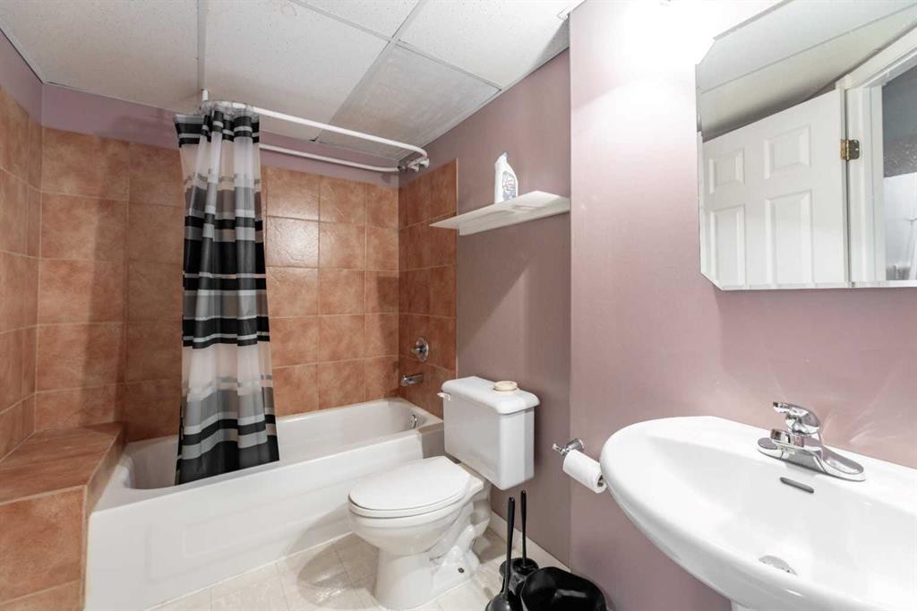 









237


Baker

Street,
Hinton,




AB
T7V2C4

