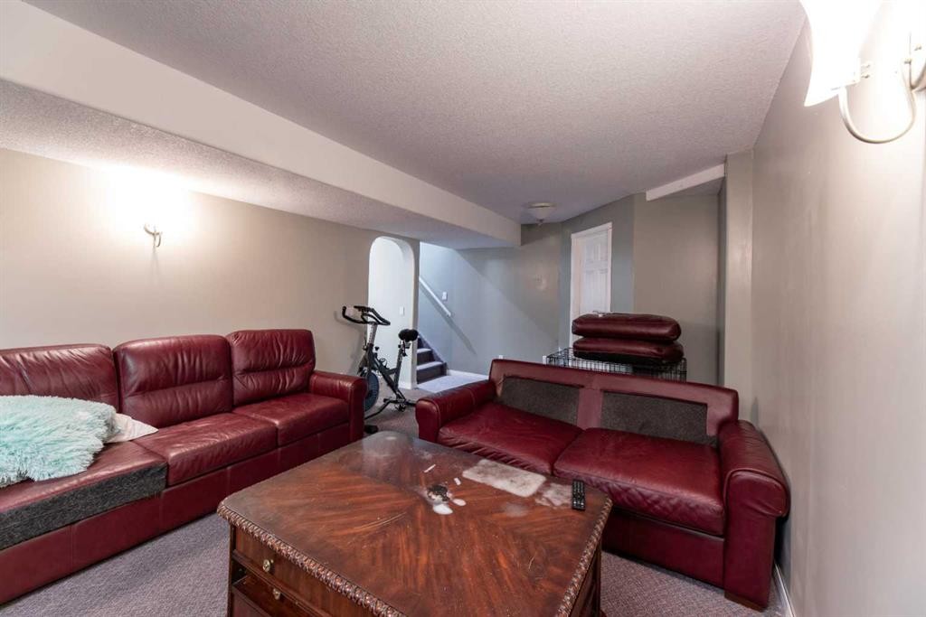 









237


Baker

Street,
Hinton,




AB
T7V2C4

