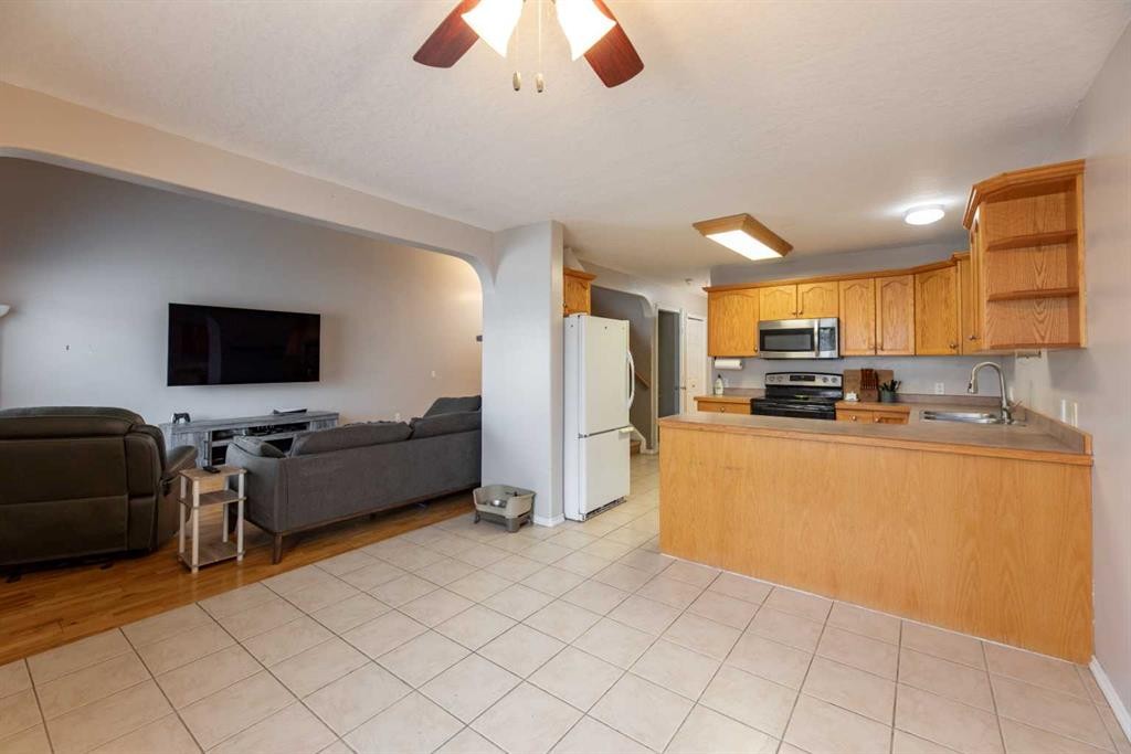 









237


Baker

Street,
Hinton,




AB
T7V2C4

