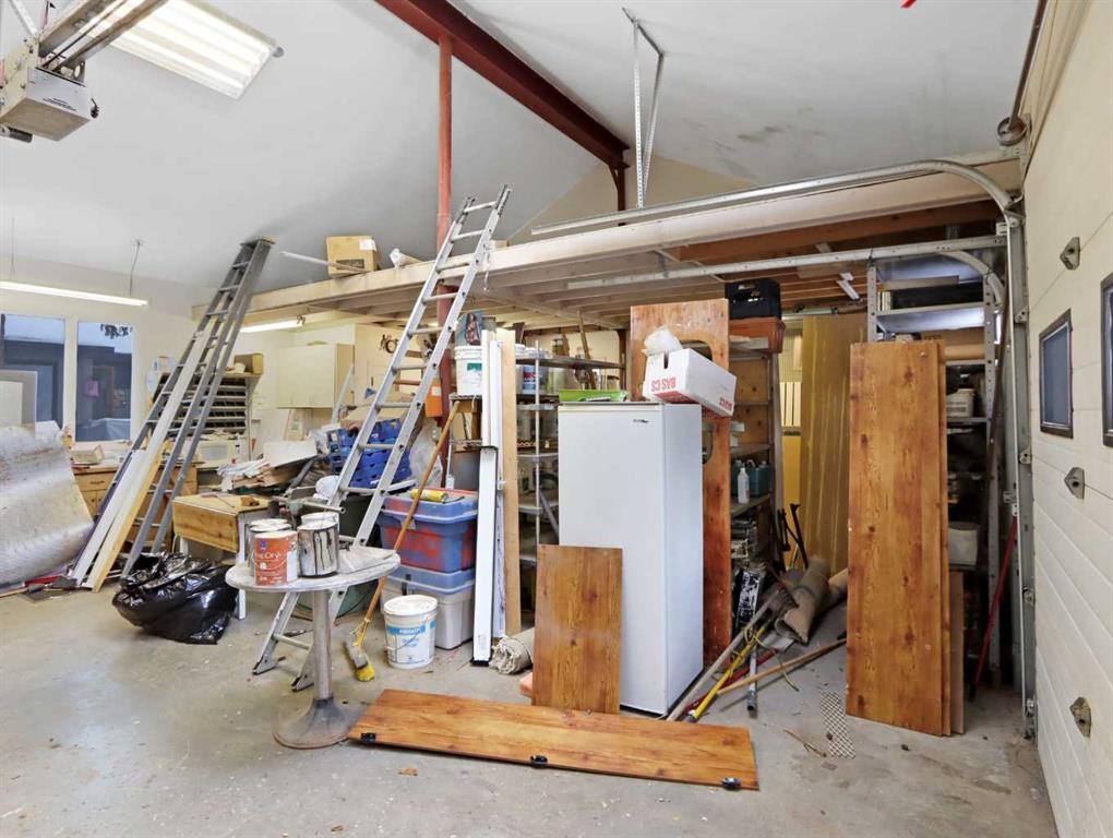 









813


13th

Street,
Canmore,




AB
T1W1W5

