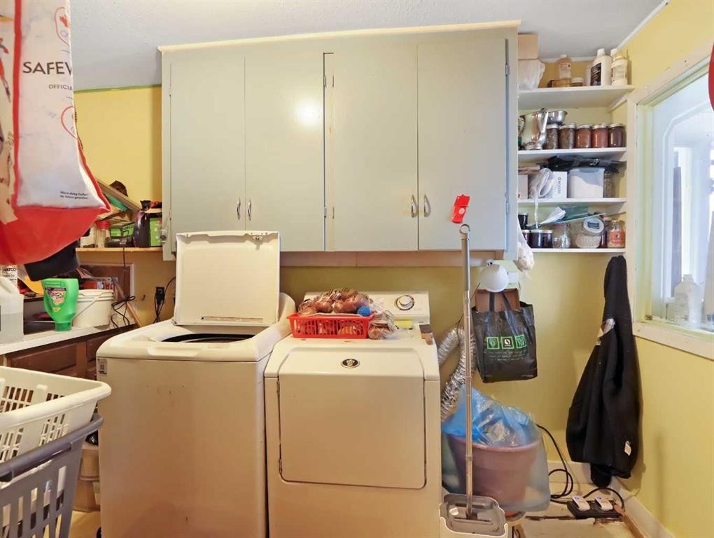 









813


13th

Street,
Canmore,




AB
T1W1W5

