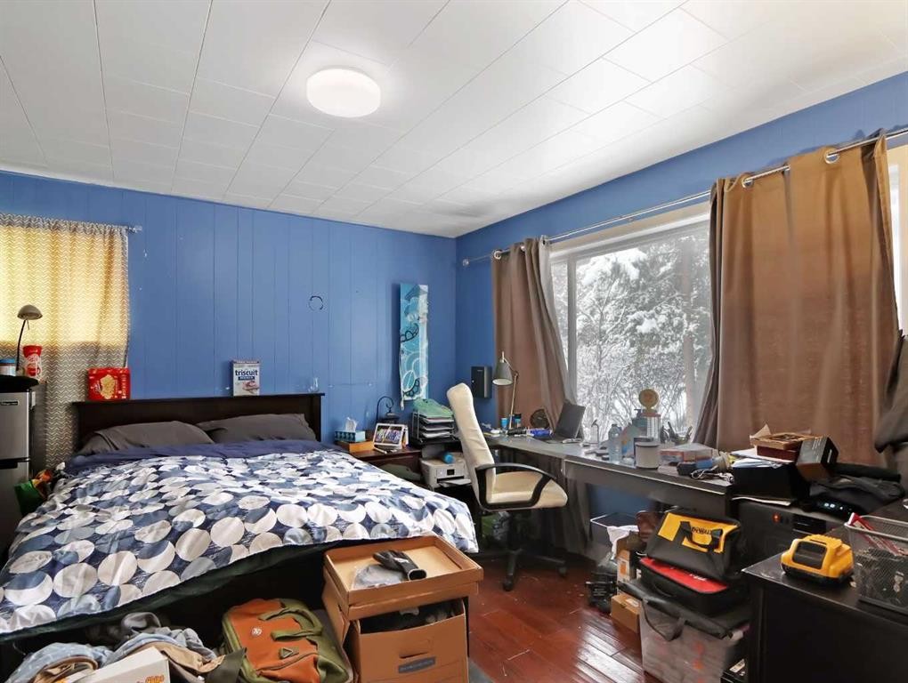 









813


13th

Street,
Canmore,




AB
T1W1W5

