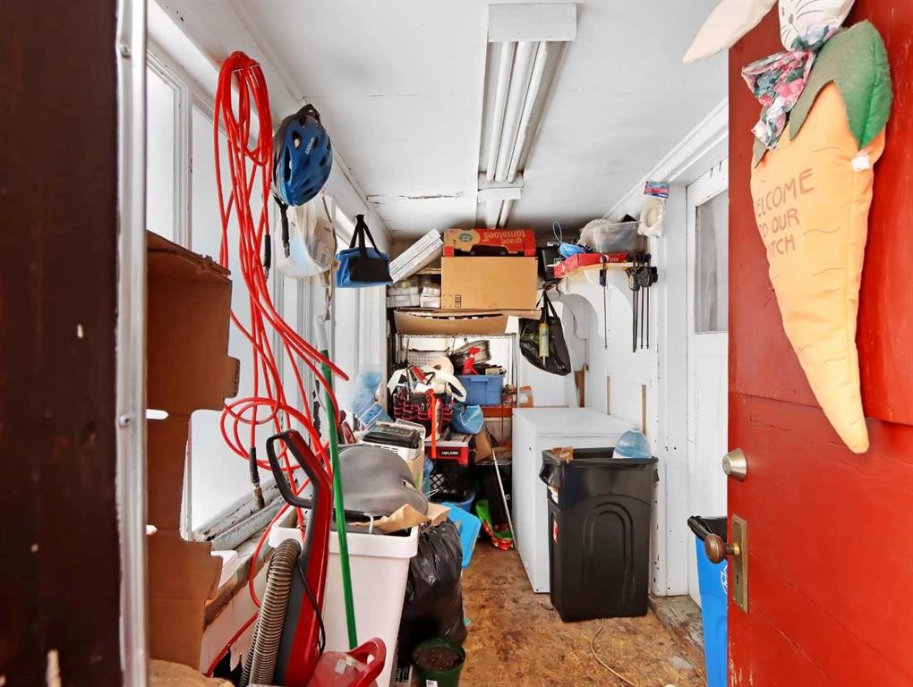 









813


13th

Street,
Canmore,




AB
T1W1W5

