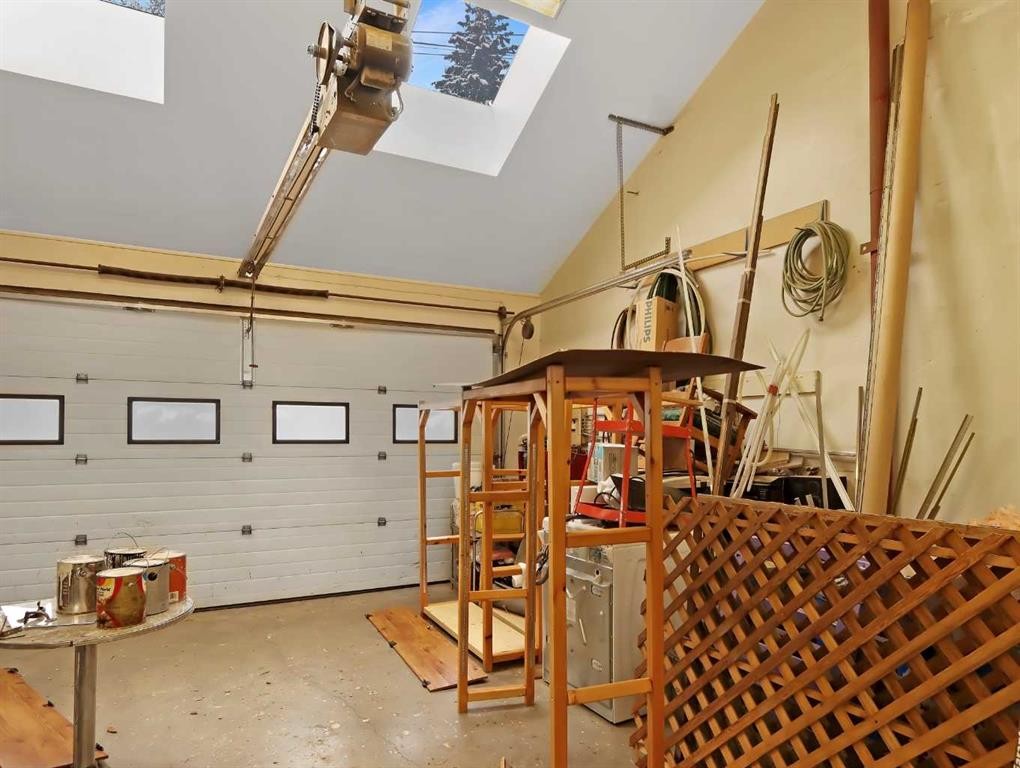 









813


13th

Street,
Canmore,




AB
T1W1W5

