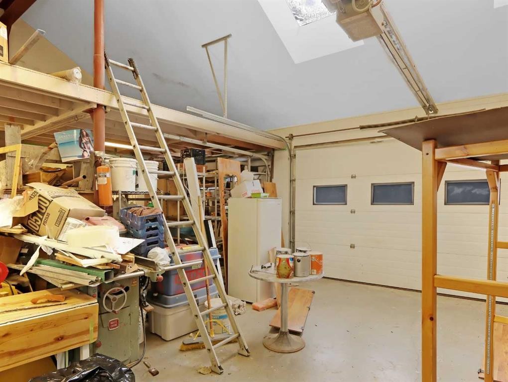 









813


13th

Street,
Canmore,




AB
T1W1W5

