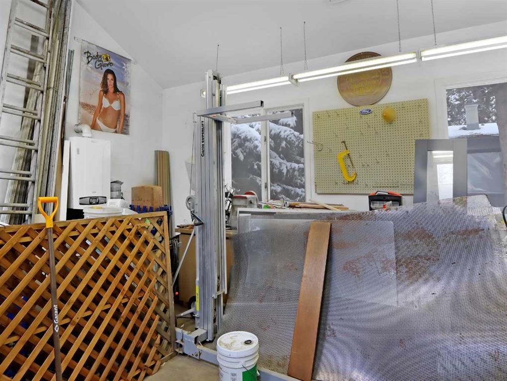 









813


13th

Street,
Canmore,




AB
T1W1W5

