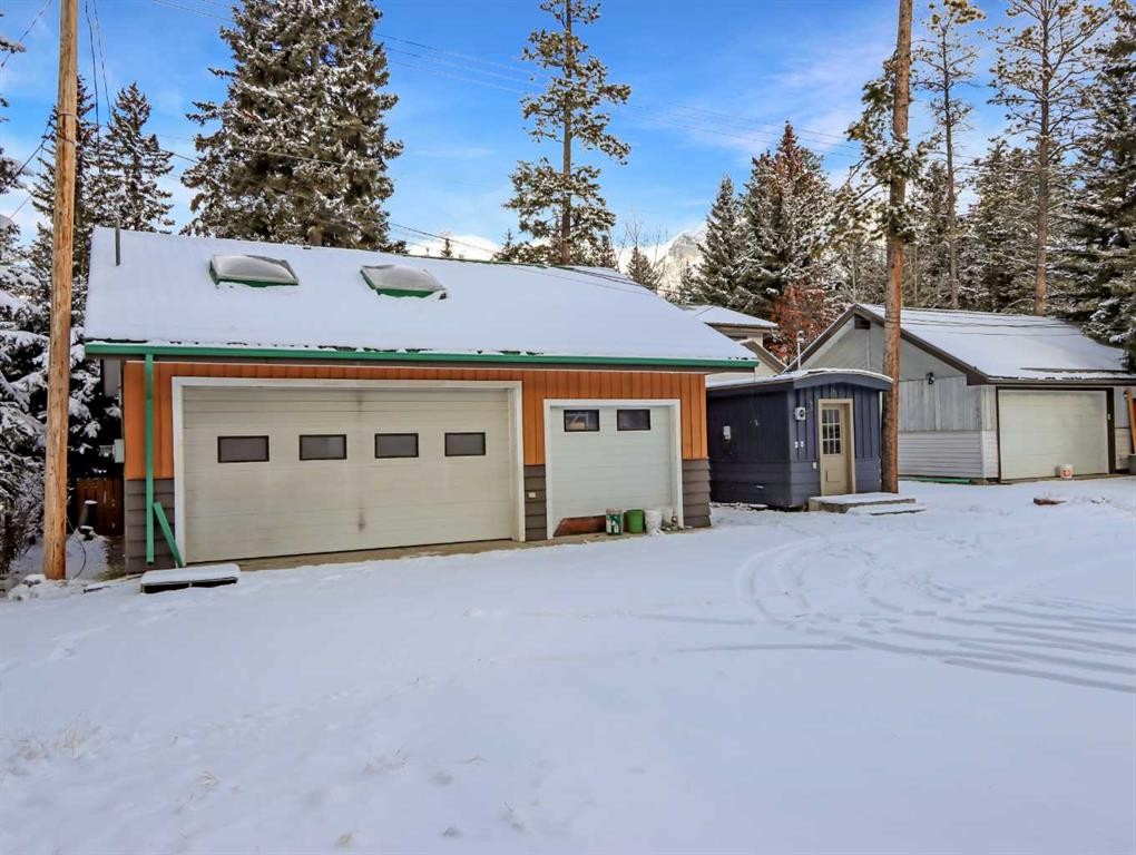 









813


13th

Street,
Canmore,




AB
T1W1W5

