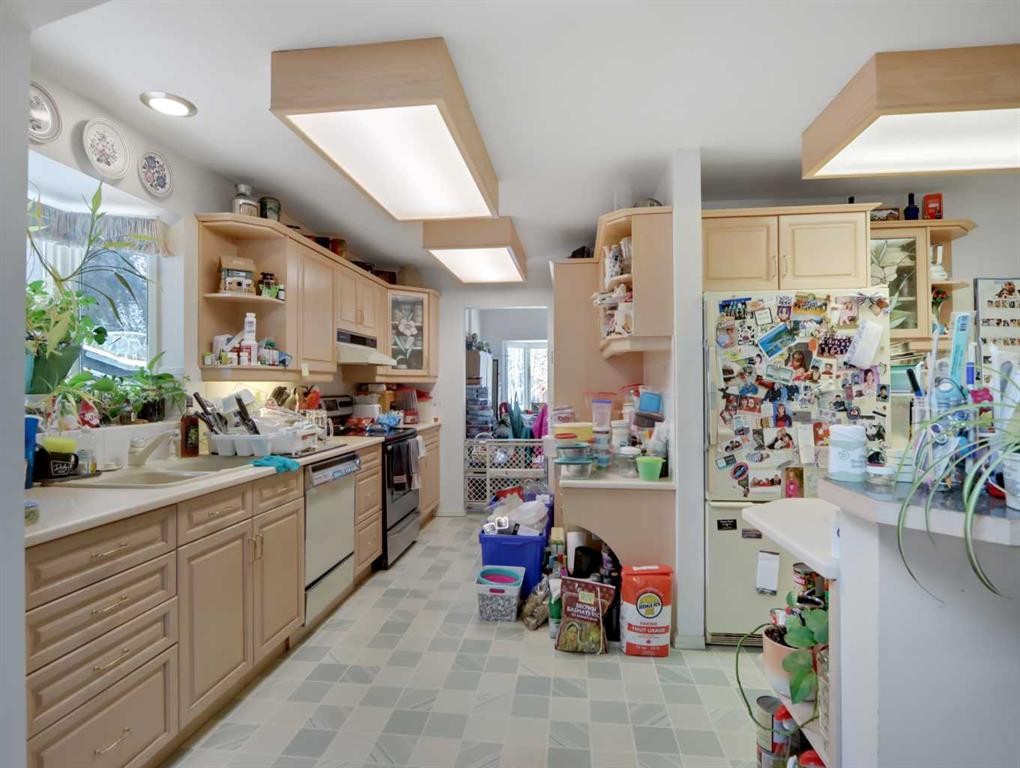 









809


13

Street,
Canmore,




AB
T1W1W5

