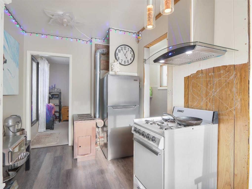 









906


Main

Street,
Canmore,




AB
T1W1P3


