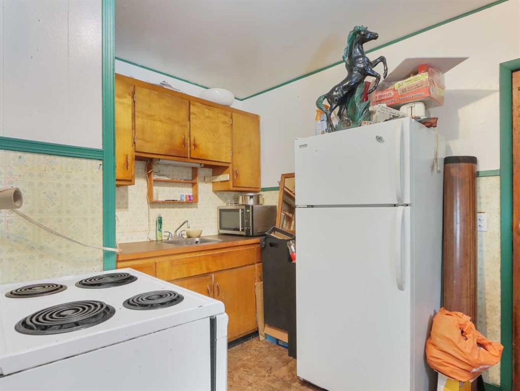 









906


Main

Street,
Canmore,




AB
T1W1P3

