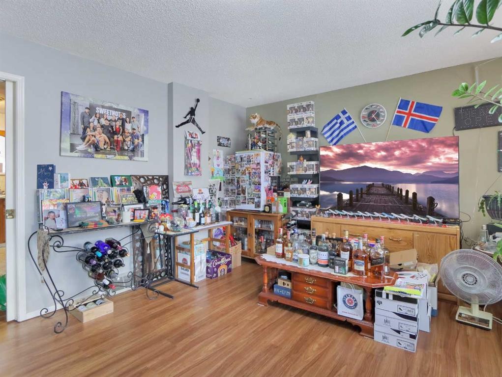 









906


Main

Street,
Canmore,




AB
T1W1P3

