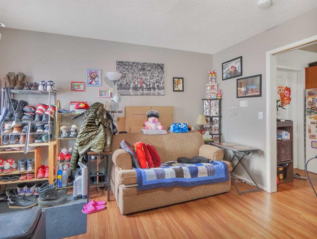 









906


Main

Street,
Canmore,




AB
T1W1P3


