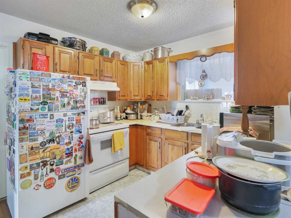









906


Main

Street,
Canmore,




AB
T1W1P3


