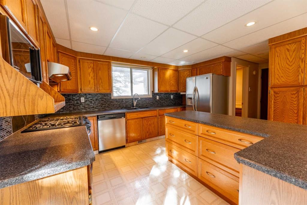 









320


Collinge

Road,
Hinton,




AB
T7V1L2

