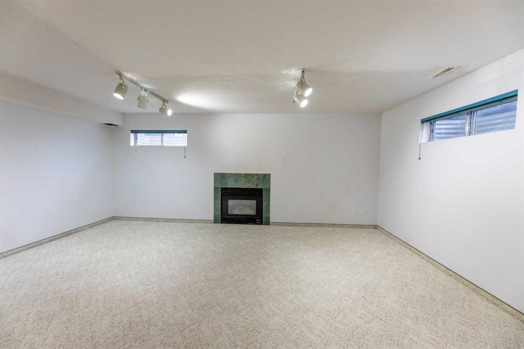 









465


Makenny

Street, 10,
Hinton,




AB
T7V1H3

