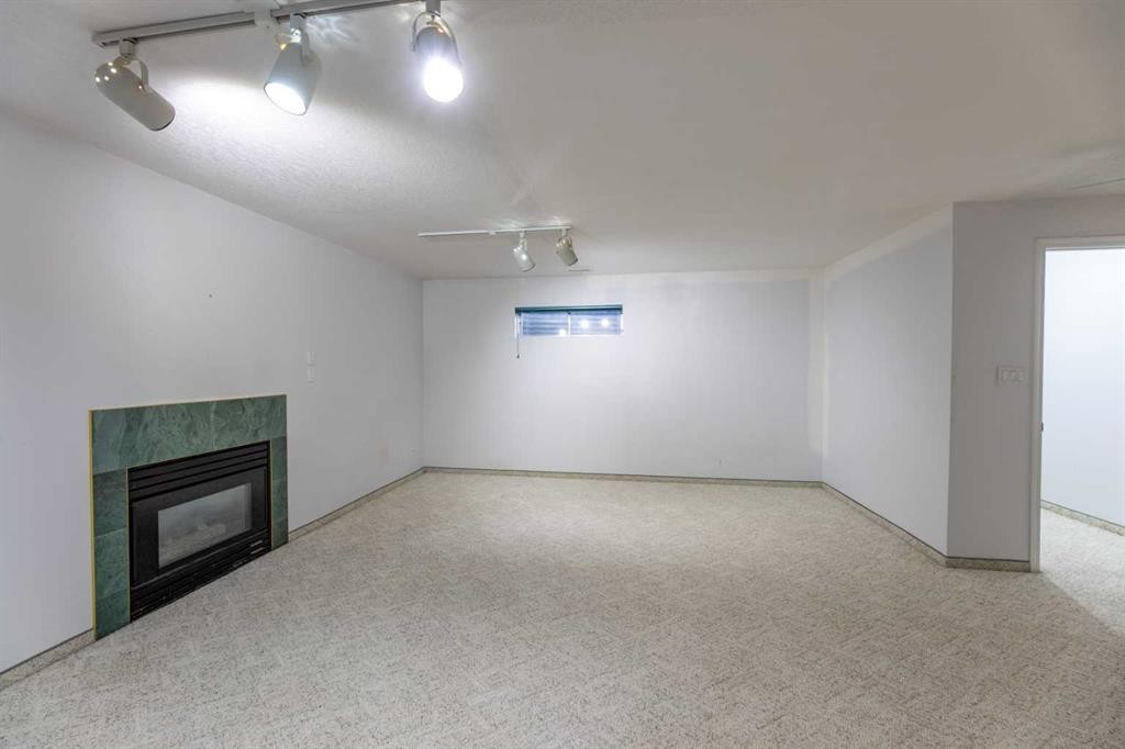 









465


Makenny

Street, 10,
Hinton,




AB
T7V1H3

