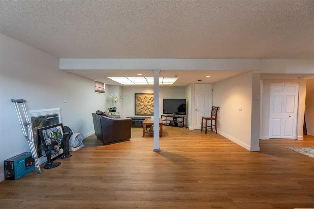 









124


Cheviot

Drive,
Hinton,




AB
T7V1P9

