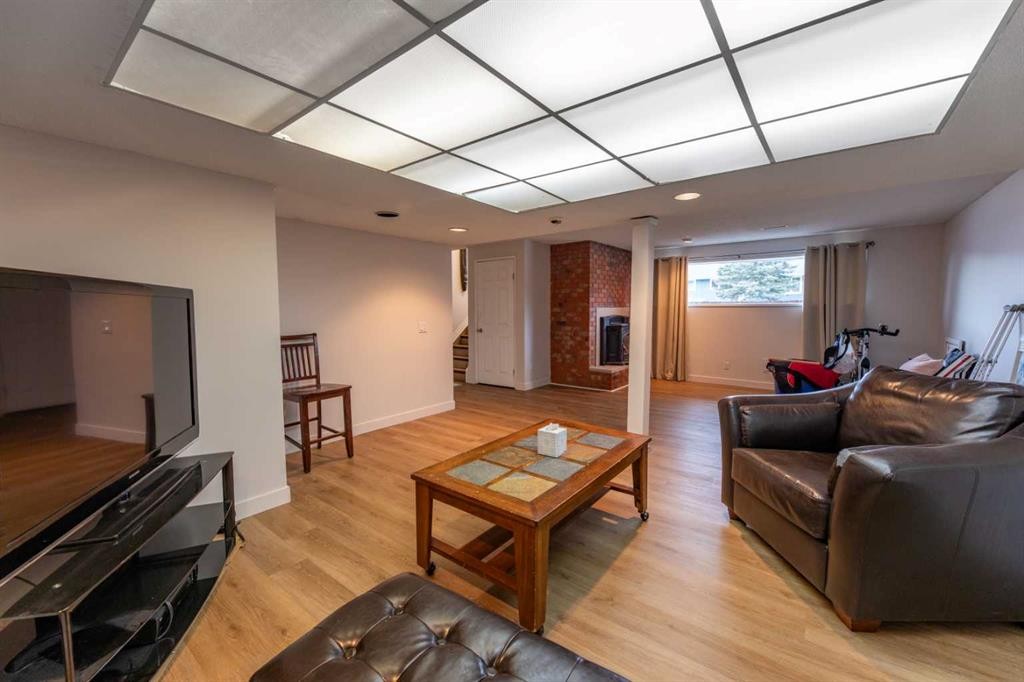 









124


Cheviot

Drive,
Hinton,




AB
T7V1P9

