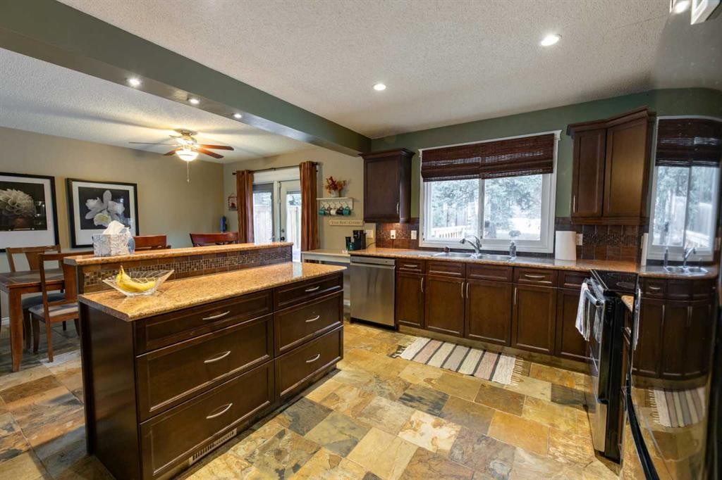 









124


Cheviot

Drive,
Hinton,




AB
T7V1P9

