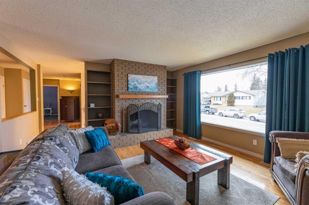 









124


Cheviot

Drive,
Hinton,




AB
T7V1P9

