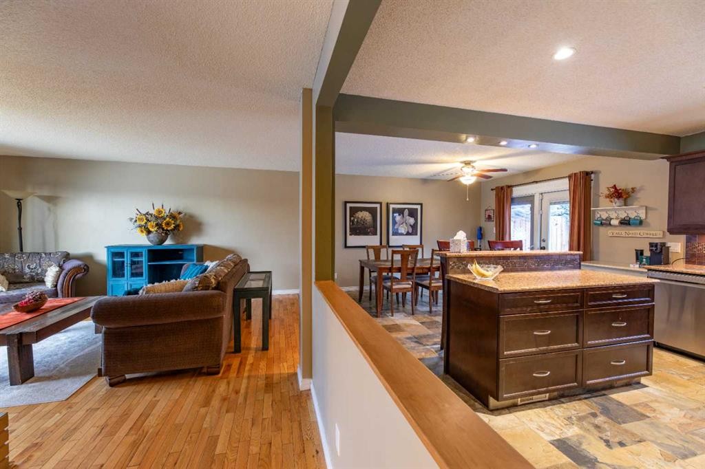 









124


Cheviot

Drive,
Hinton,




AB
T7V1P9

