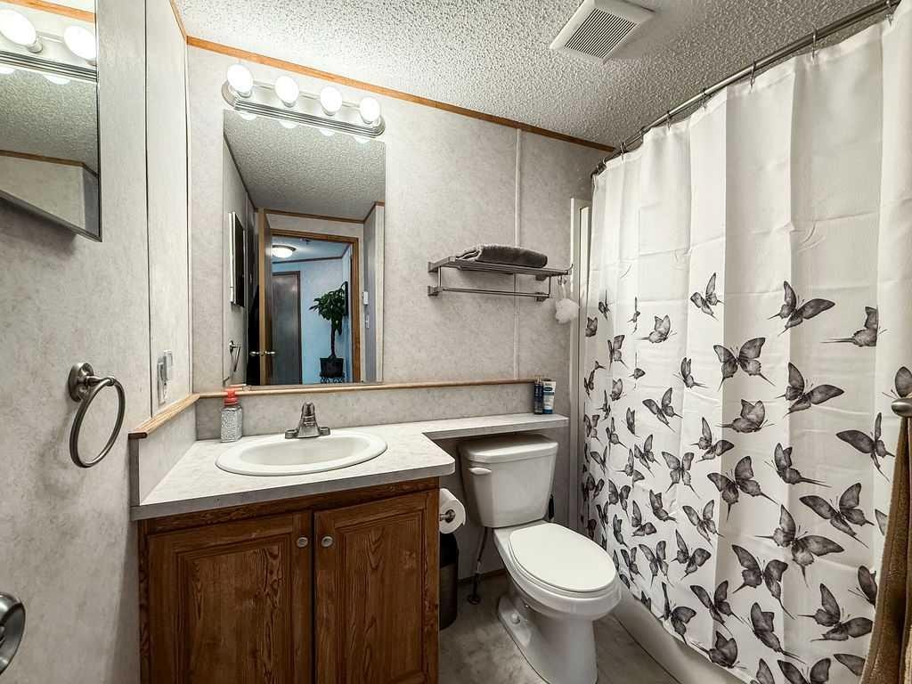 









4B-24425


East River

Road,
Hinton,




AB
T7V 0A3

