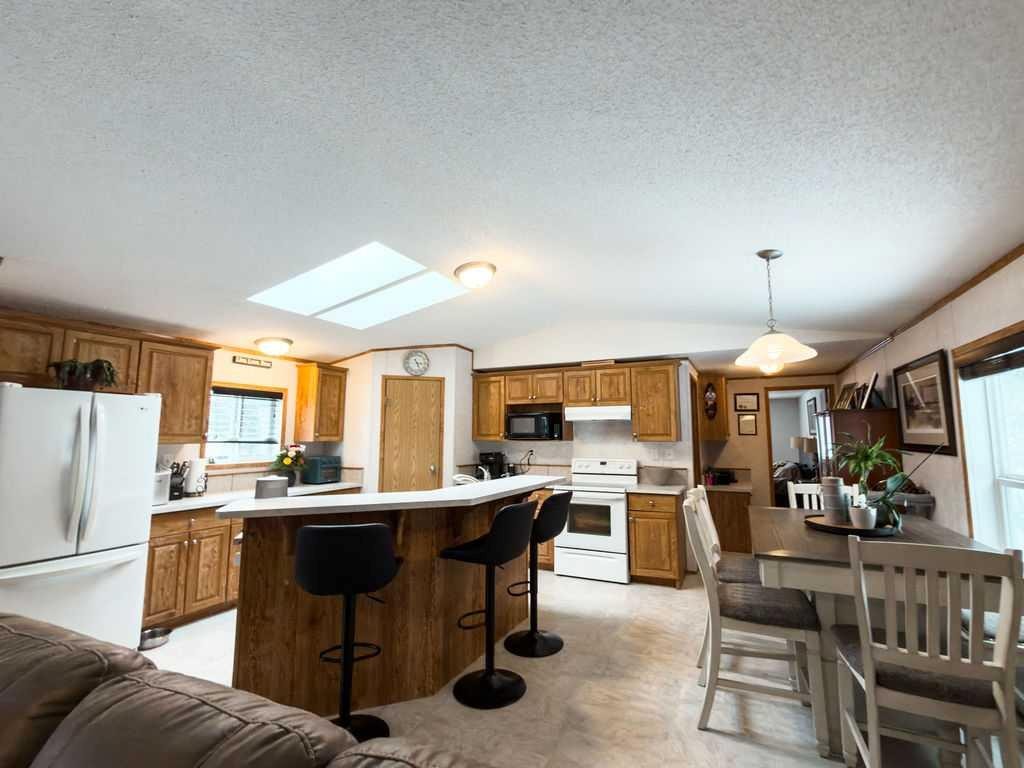 









4B-24425


East River

Road,
Hinton,




AB
T7V 0A3


