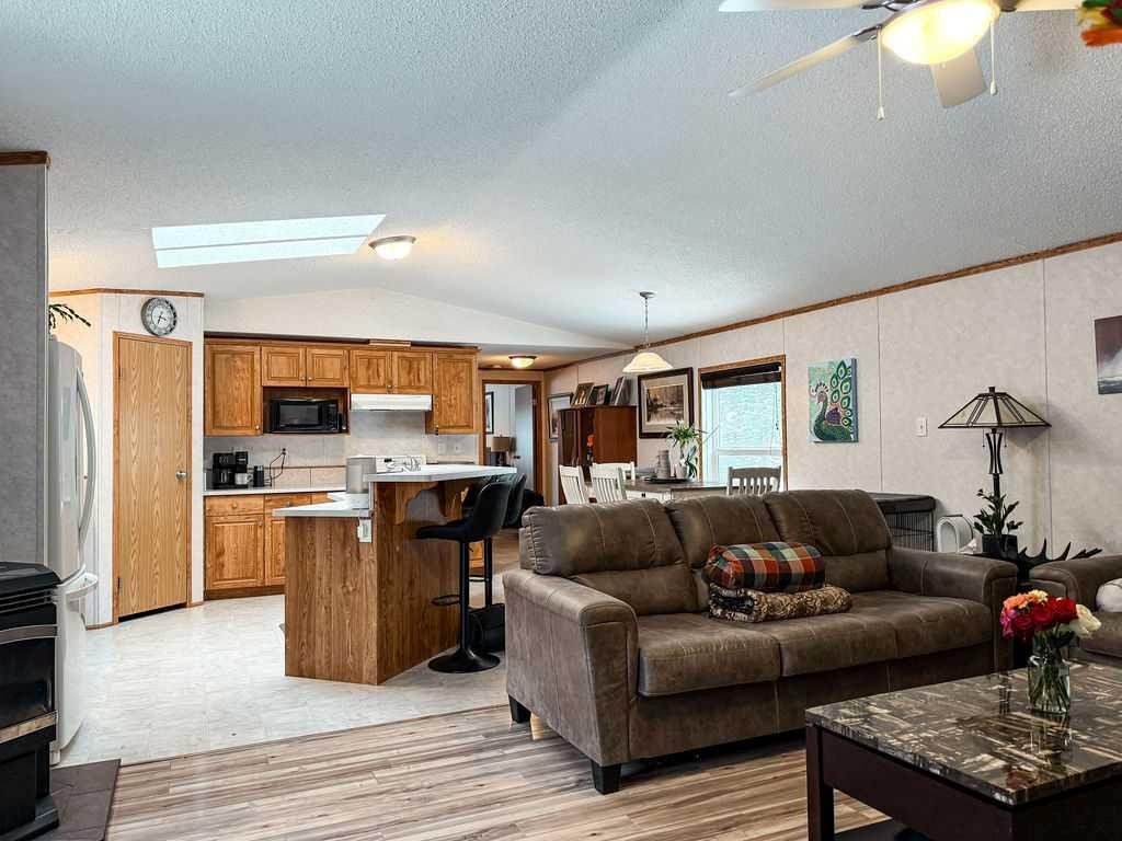 









4B-24425


East River

Road,
Hinton,




AB
T7V 0A3

