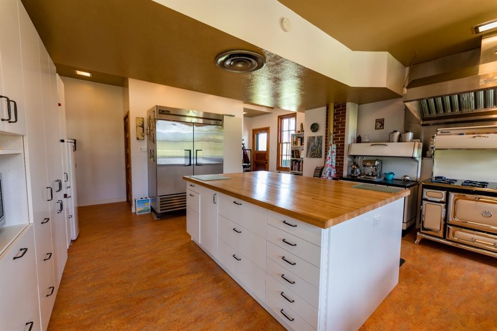 









50409A


Highway 16

,
Rural Yellowhead County,




AB
T7V 1X4

