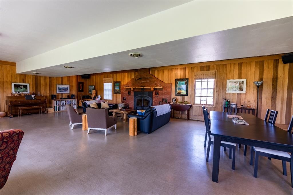 









50409A


Highway 16

,
Rural Yellowhead County,




AB
T7V 1X4

