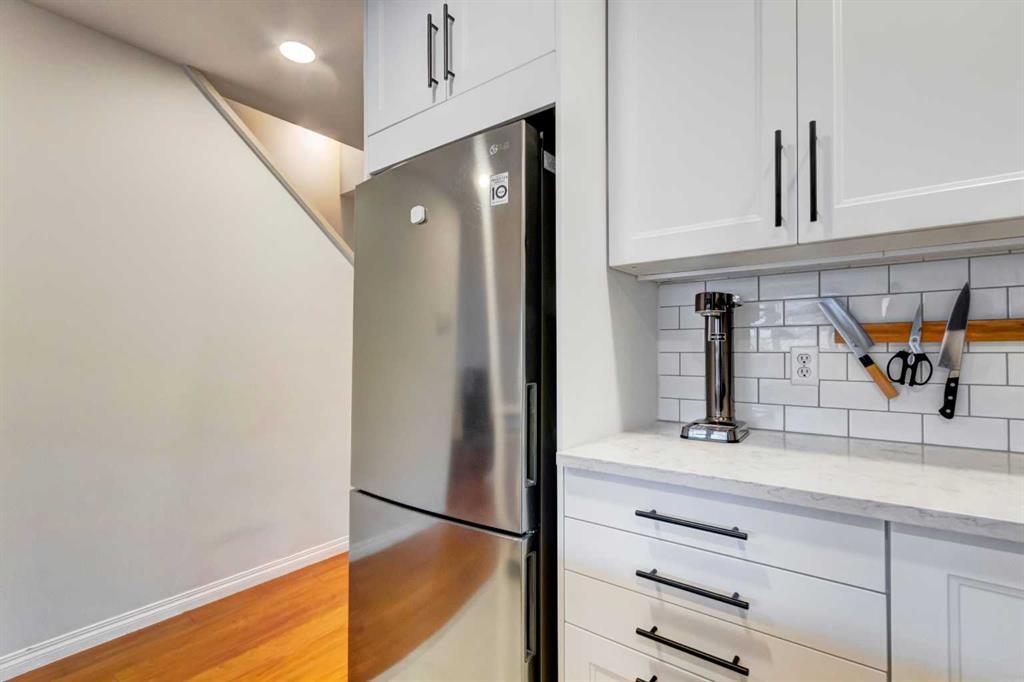 









112


Kananaskis

Way, 210,
Canmore,




AB
T1W 2X2

