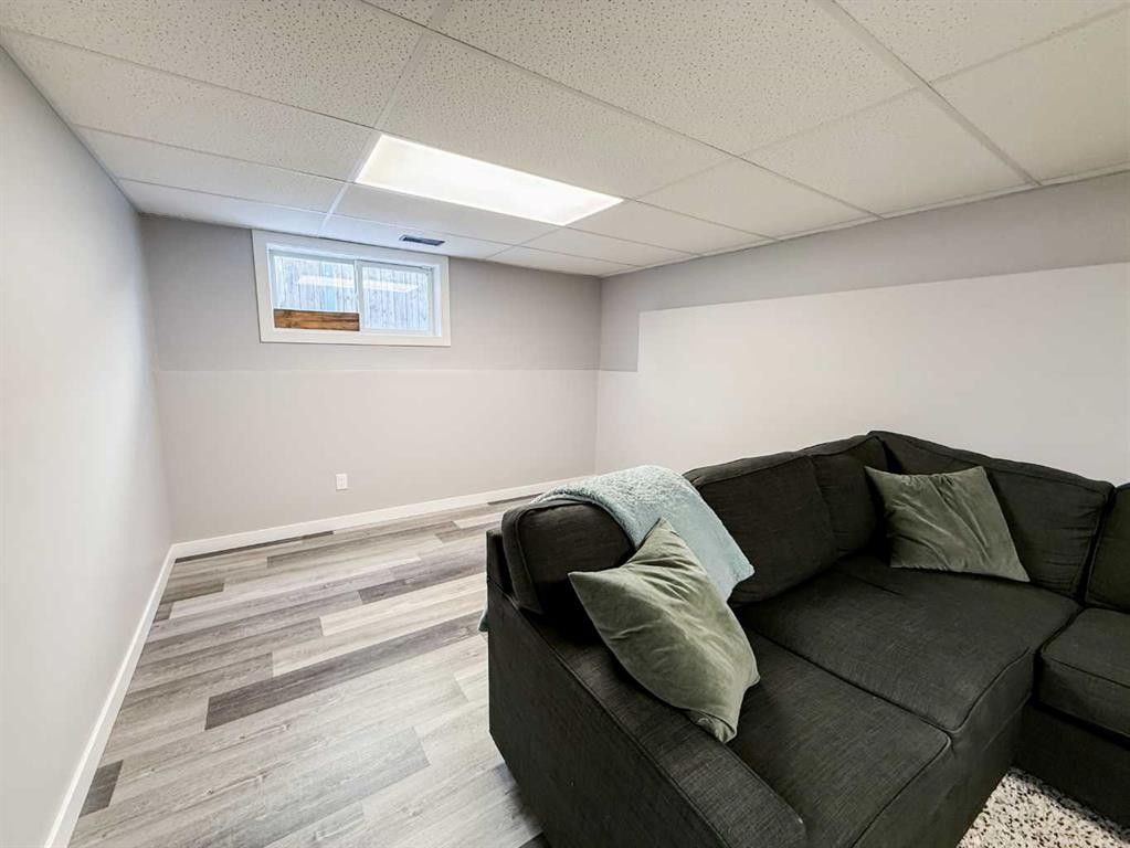 









532


Boutin

Avenue,
Hinton,




AB
T7V 1A8

