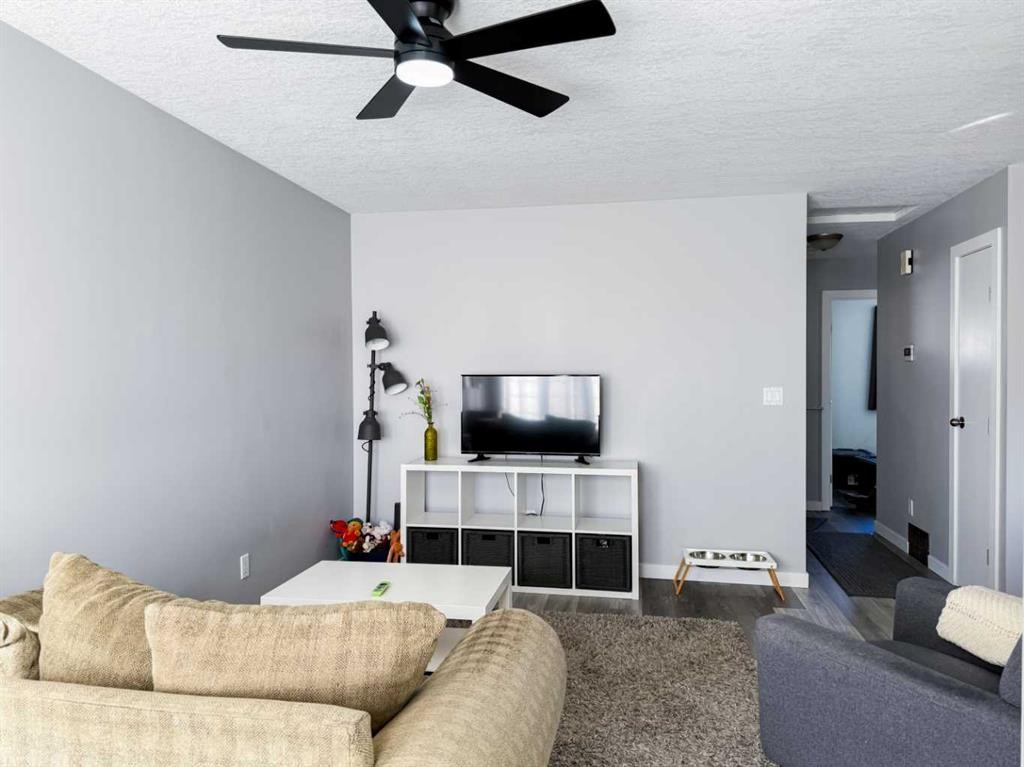 









532


Boutin

Avenue,
Hinton,




AB
T7V 1A8

