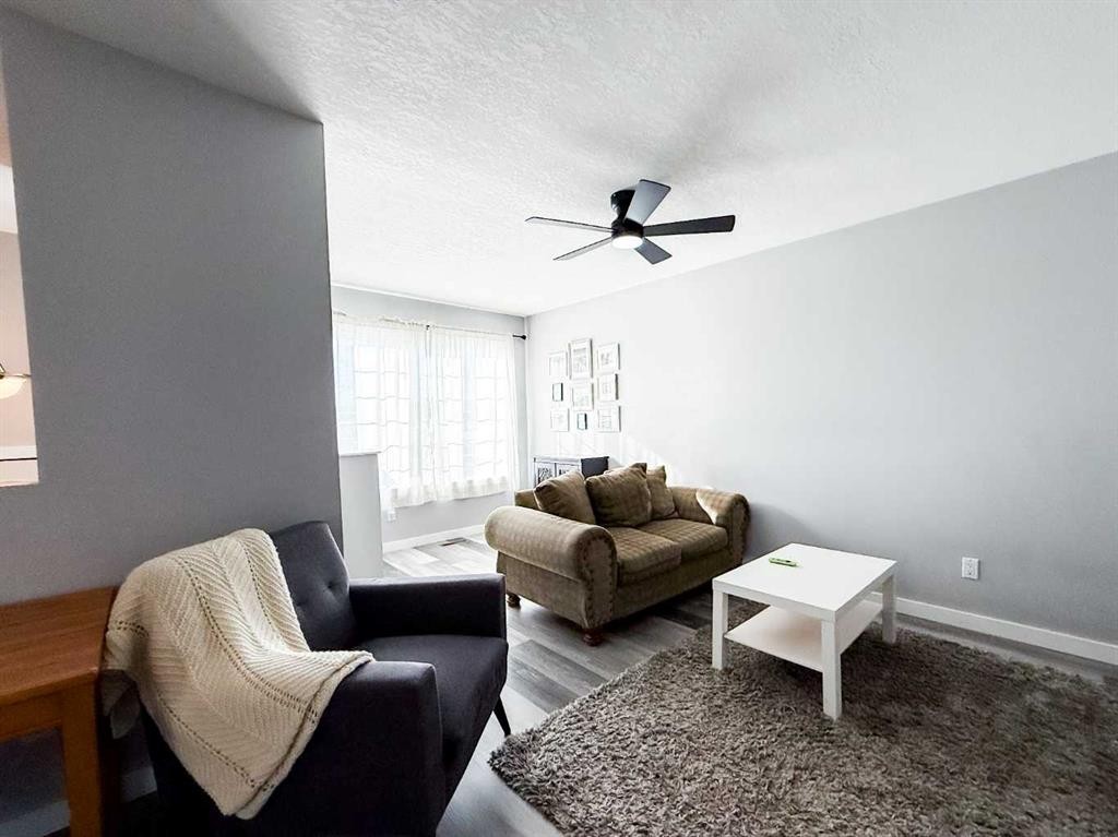 









532


Boutin

Avenue,
Hinton,




AB
T7V 1A8

