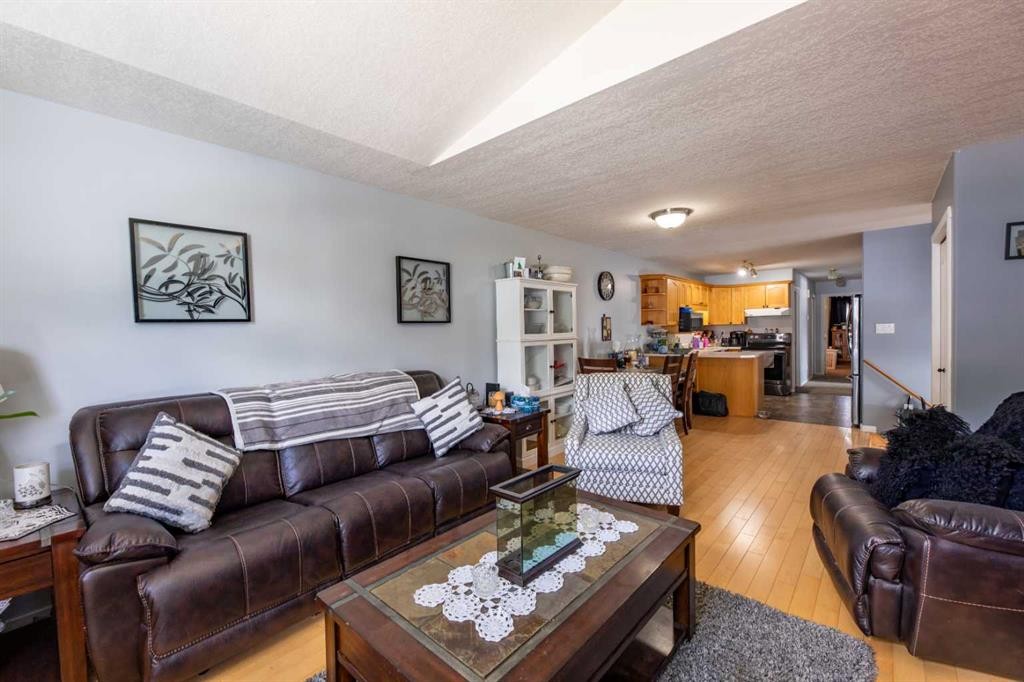 









168


Sitar

Crescent,
Hinton,




AB
T7V 1S7

