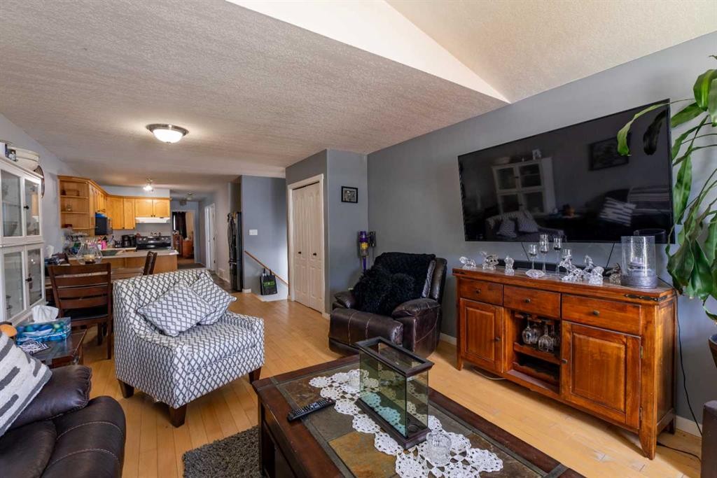 









168


Sitar

Crescent,
Hinton,




AB
T7V 1S7

