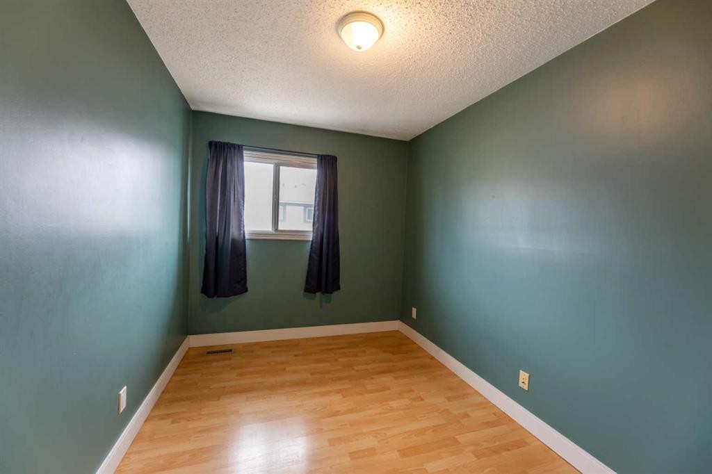 









110


Tamarack

Avenue, 8,
Hinton,




AB
T7V 1C5

