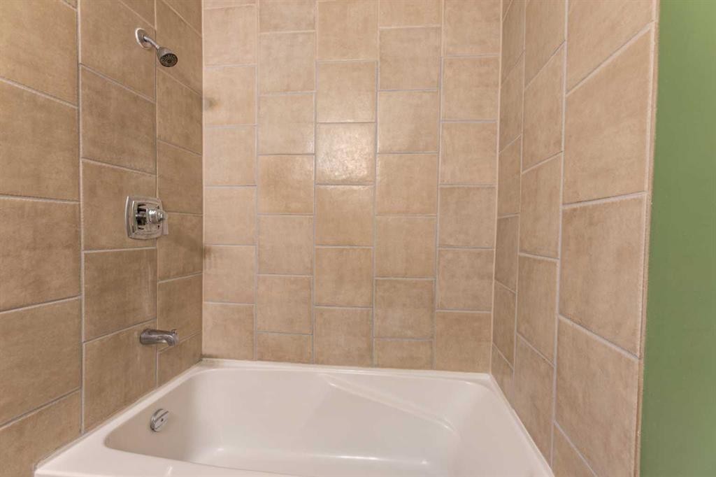 









110


Tamarack

Avenue, 8,
Hinton,




AB
T7V 1C5

